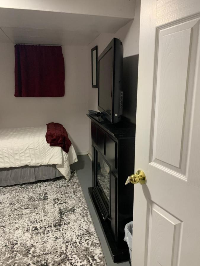 Quaint & Cozy Accommodation Edmonton Ngoại thất bức ảnh