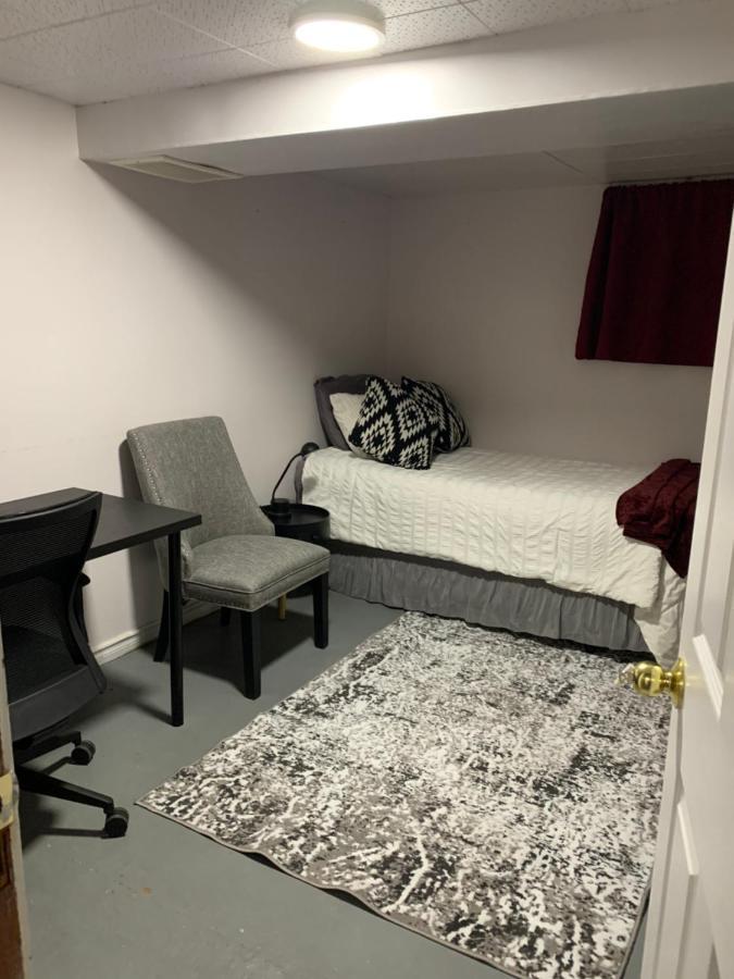 Quaint & Cozy Accommodation Edmonton Ngoại thất bức ảnh
