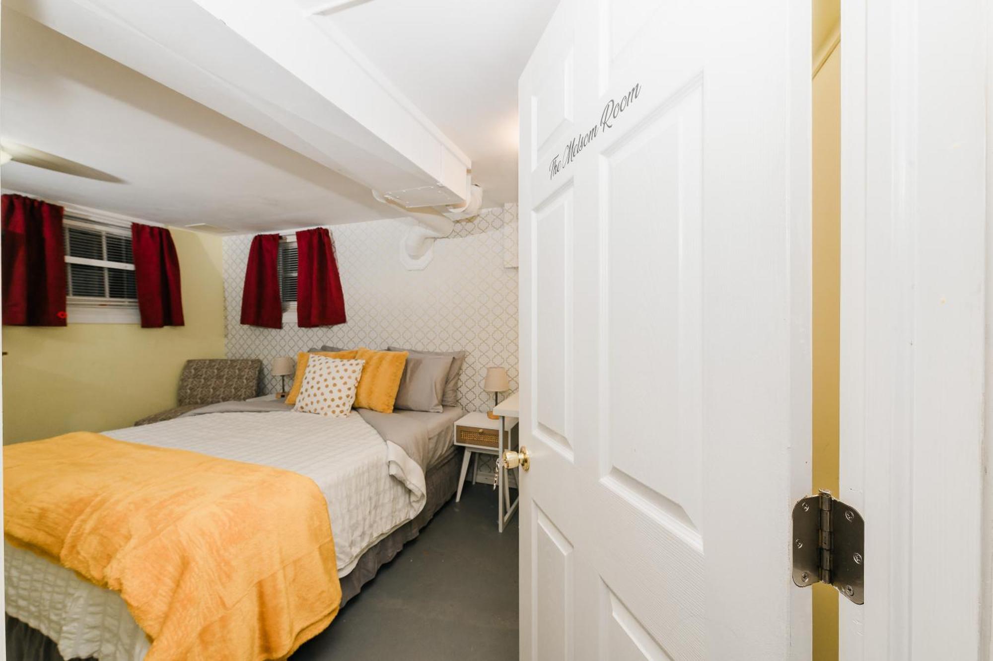 Quaint & Cozy Accommodation Edmonton Ngoại thất bức ảnh